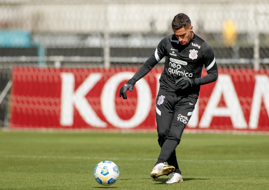 Gabriel durante treino do Corinthians em preparao para duelo contra o Flamengo