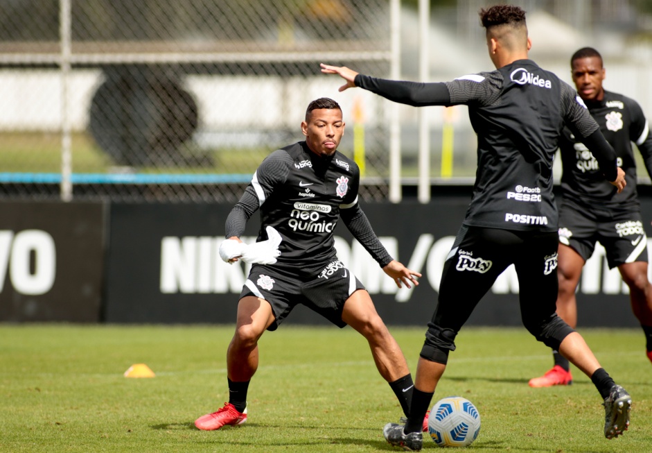 Ruan Oliveira e Lo Santos durante treino do Corinthians