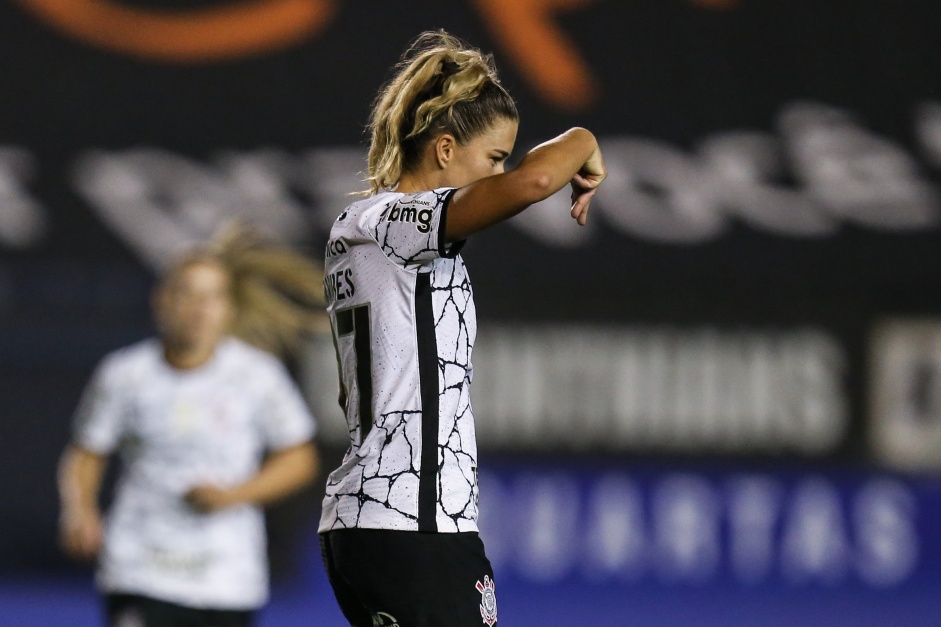 Tamires marcou gol no jogo entre Corinthians e Ava Kindermann, pelo Brasileiro Feminino