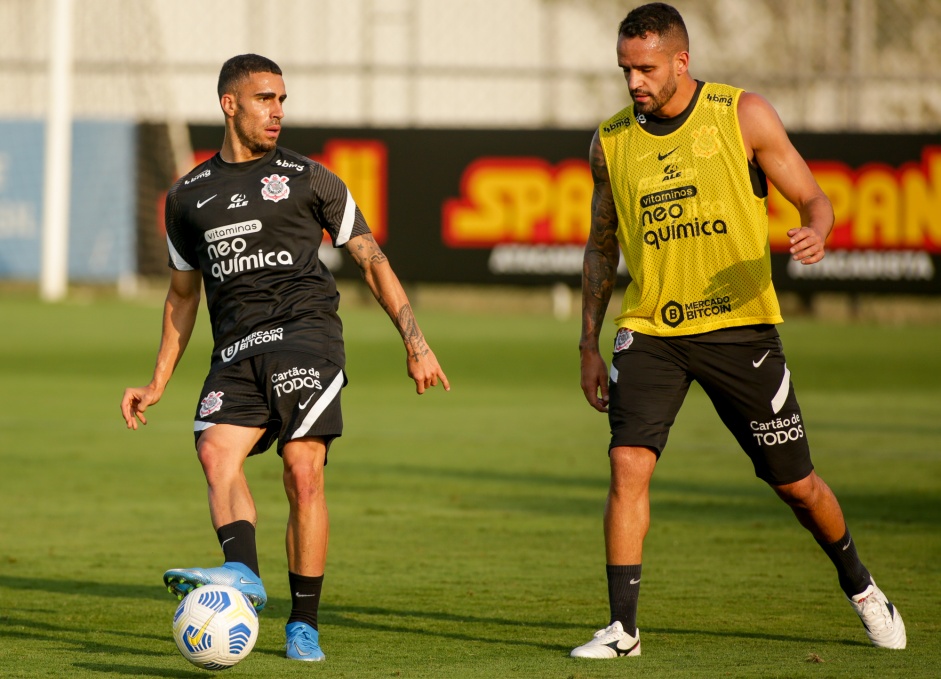 Gabriel e Renato Augusto durante tarde de treinos no CT do Corinthians
