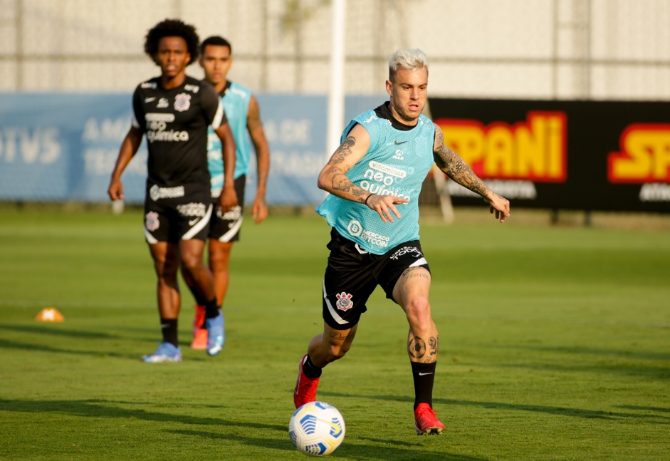 Rger Guedes durante tarde de treinos no CT do Corinthians