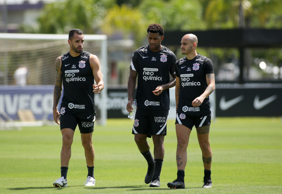 Renato Augusto, Gil e Fbio Santos no treino do Corinthians no CT Joaquim Grava