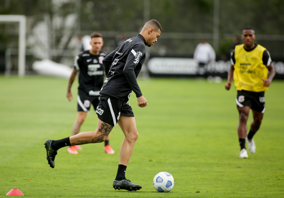 Joo Victor durante ltimo treino do Corinthians antes do jogo contra o Santos