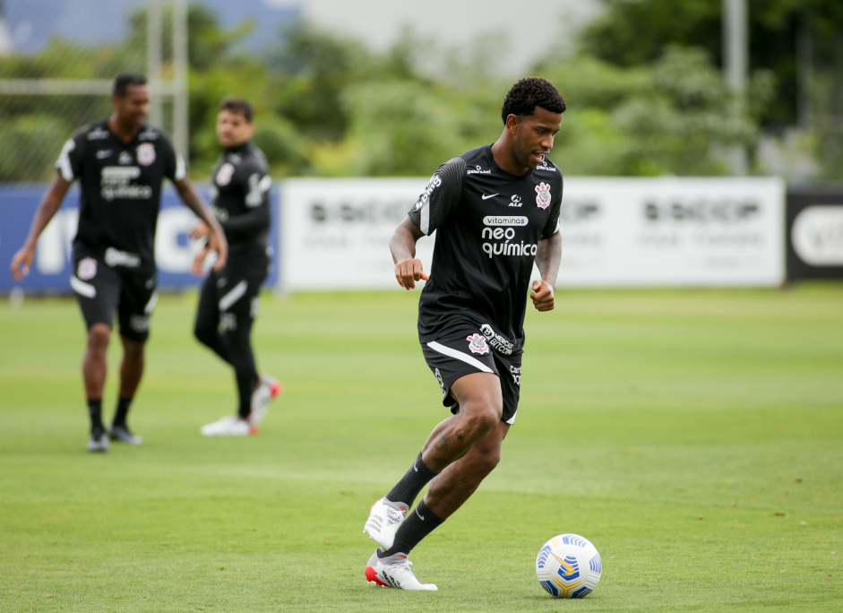 Zagueiro Gil durante ltimo treino do Corinthians antes do jogo contra o Santos