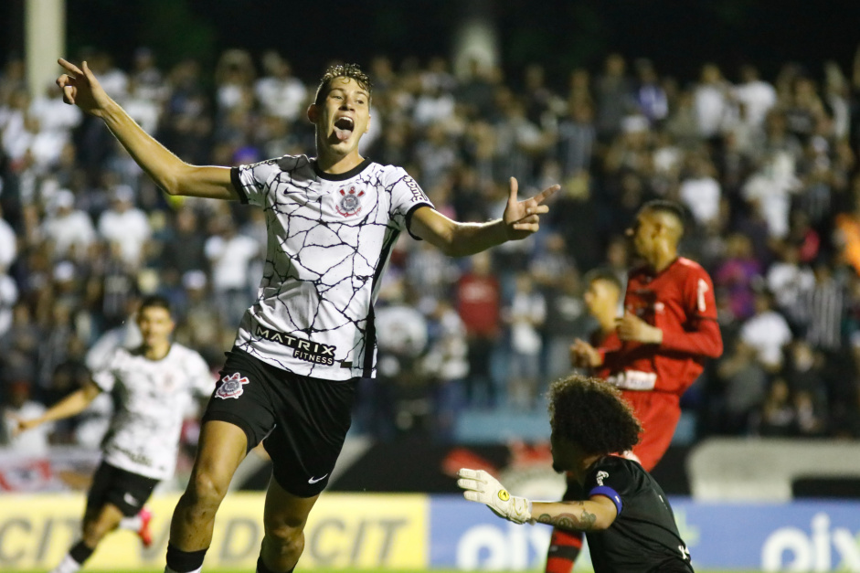 Alemo anotou o primeiro gol do Corinthians contra o Ituano, pela Copinha