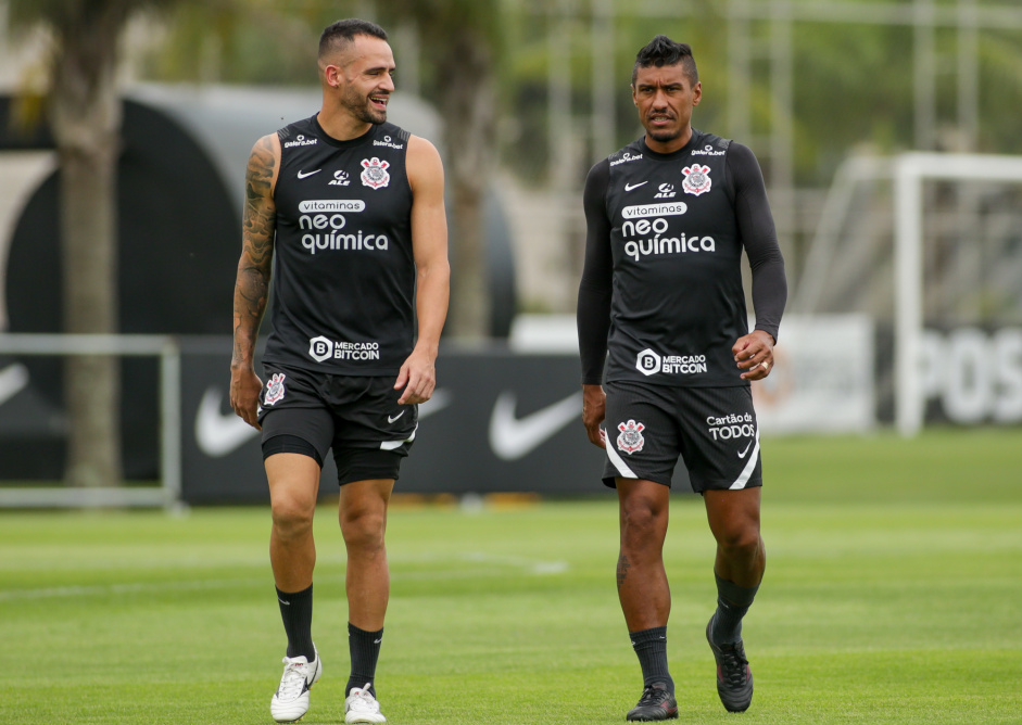 Renato Augusto e Paulinho durante um dos treinos desse incio de temporada no CT Joaquim Grava