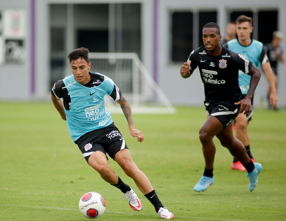 Gustavo Mantuan, Xavier e Lucas Piton em treino do Corinthians nesta tera-feira