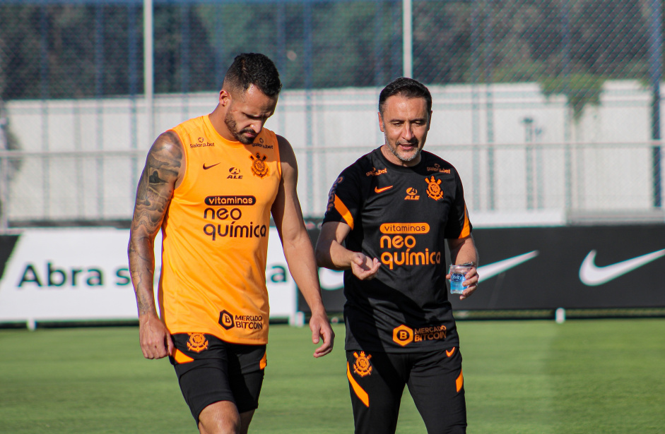 Renato Augusto e Vtor Pereira no treino do Corinthians nesta quarta-feira