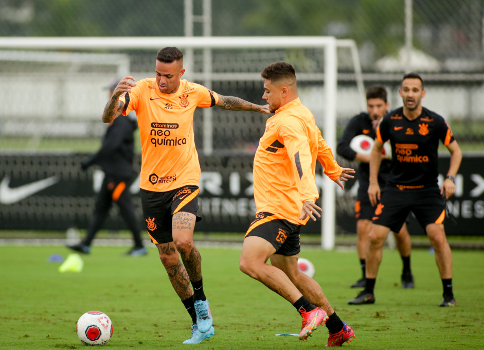 Luan, Joo Pedro e Filipe Almeida no treino do Corinthians desta segunda-feira