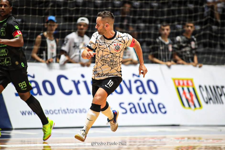 Deives marcou o seu 122 gol com a camisa do Corinthians
