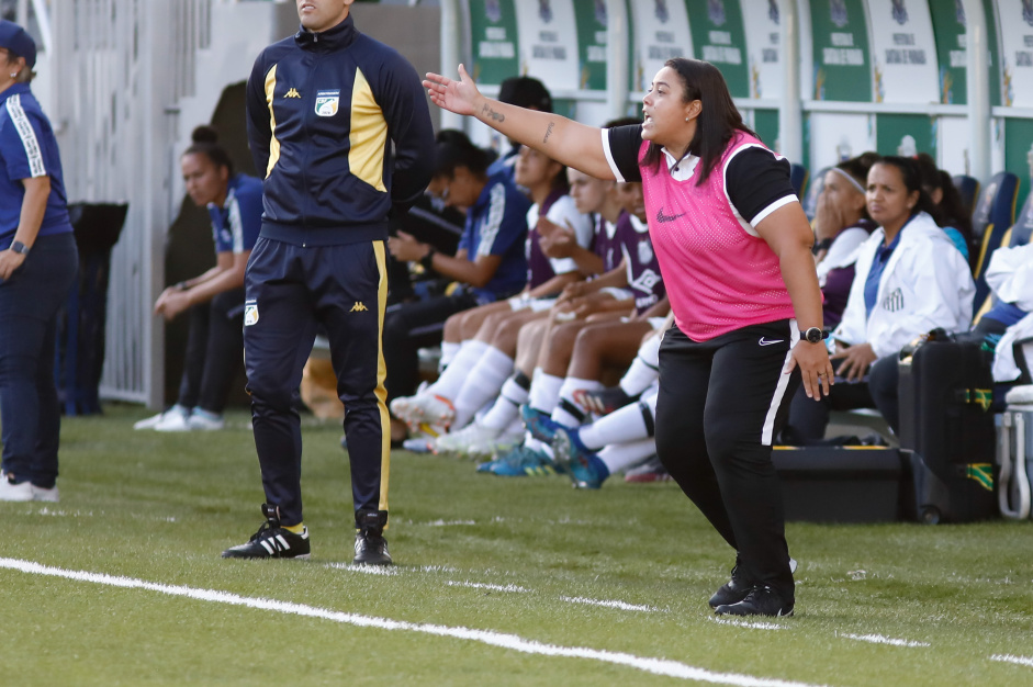 Thaissan Passos comandou o Corinthians contra o Santos pelo Brasileiro Feminino Sub-17