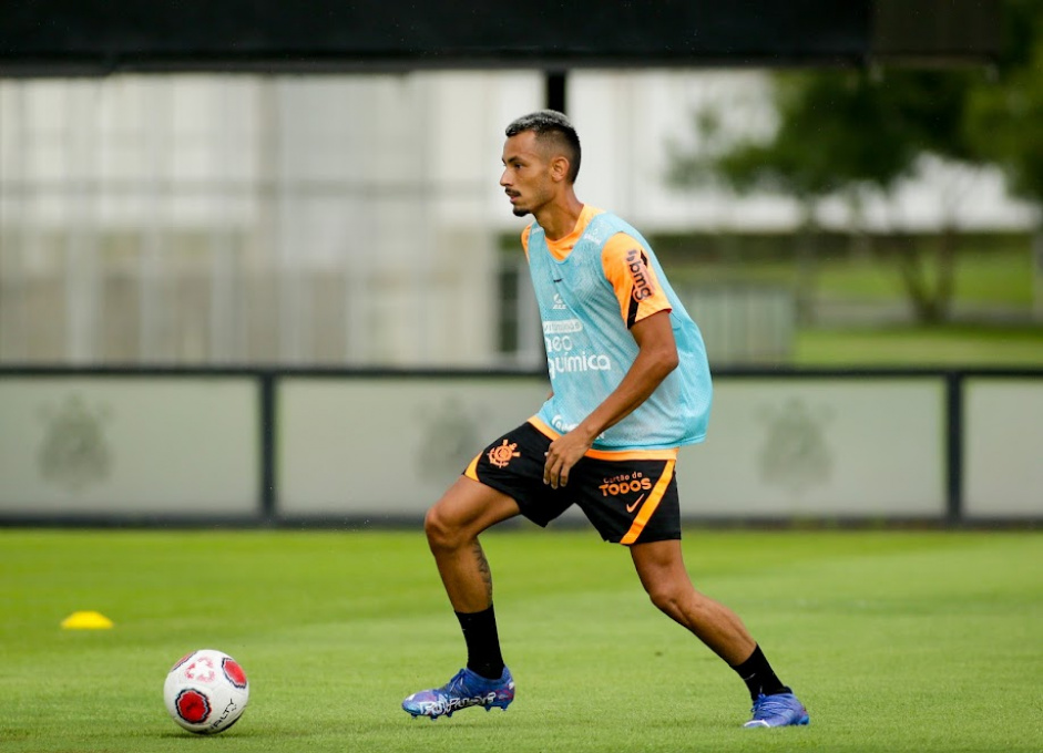 Zagueiro Lucas Belezi se despediu do Corinthians nesta sexta-feira