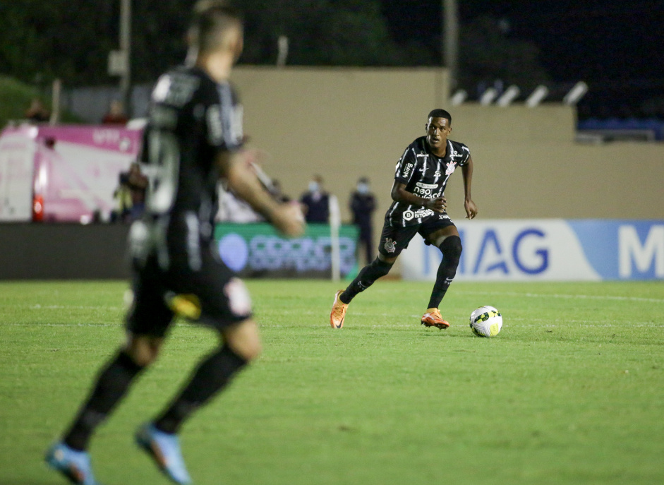Zagueiro Robert Renan fez sua estreia pelo Corinthians como titular da equipe na Copa do Brasil