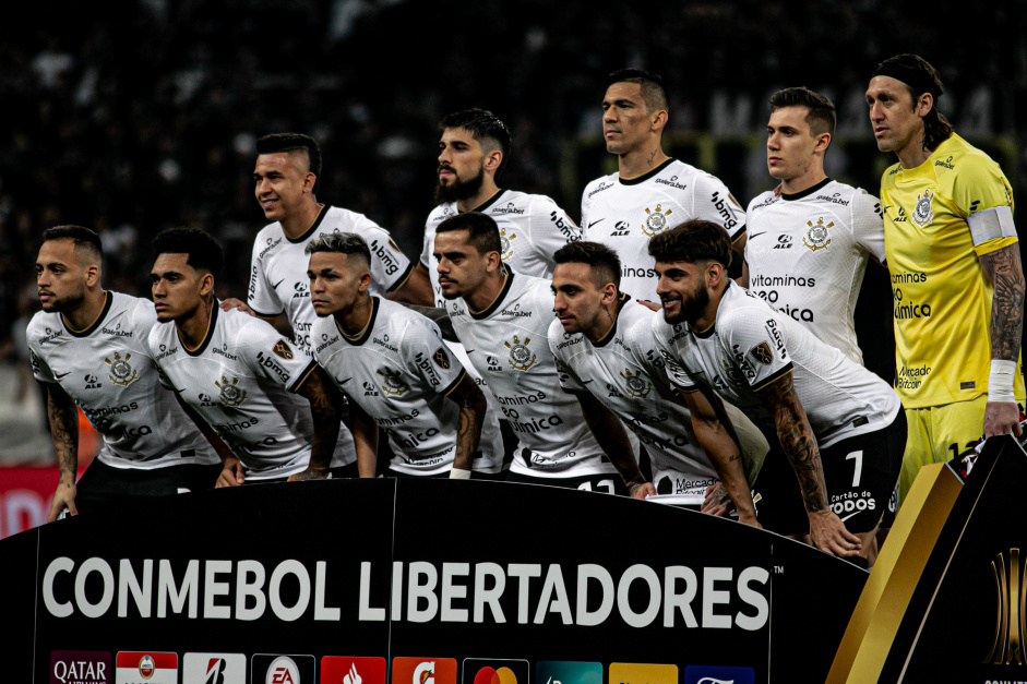 Jogadores do Corinthians antes da partida contra o Flamengo pela Libertadores 2022