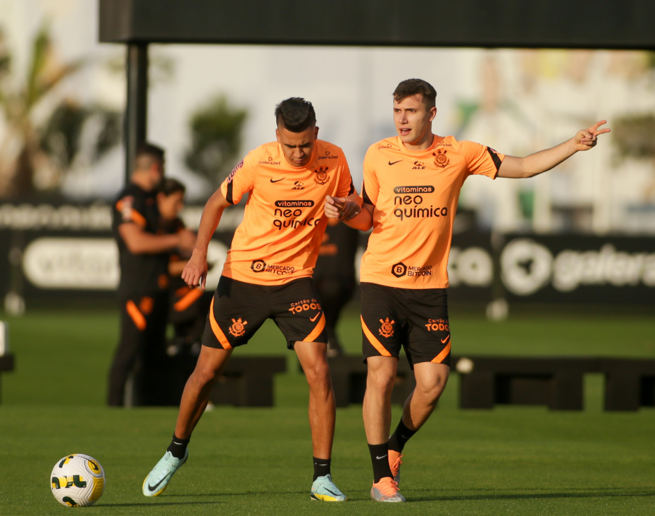 Cantillo e Piton em ltimo treino do Corinthians antes de encarar o Atltico-GO