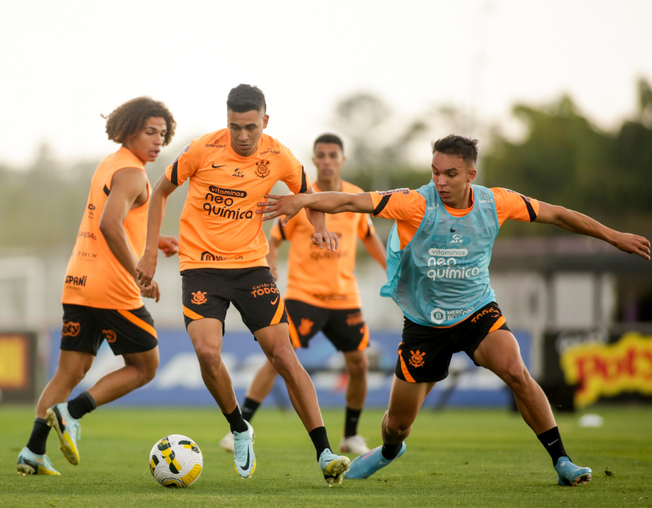 Guilherme Biro, Cantillo, Higor e Giovane em treino do Corinthians nesta sexta