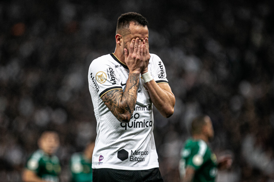 Renato Augusto desfalca o Corinthians por at dois meses