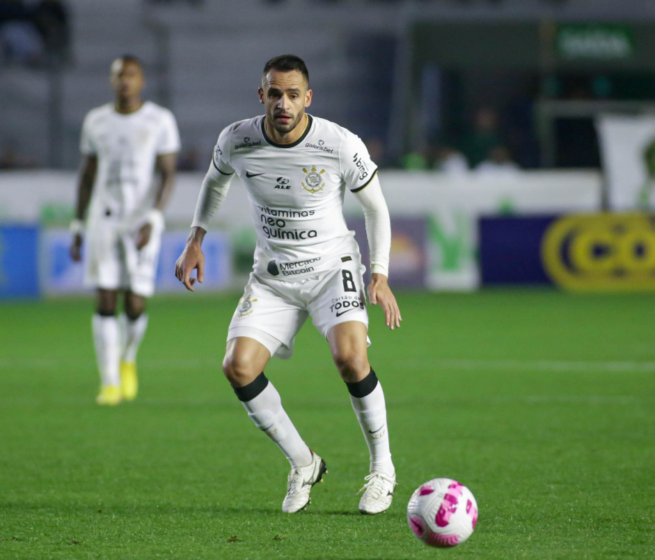 Renato Augusto em ao durante jogo do Corinthians com o Juventude