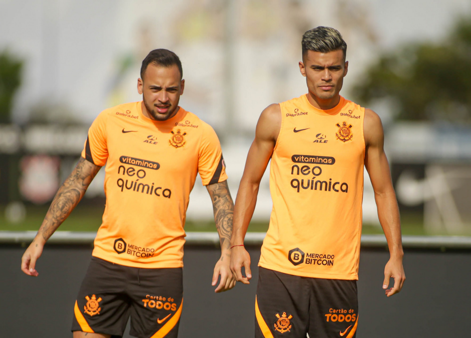 Maycon e Fausto Vera nesta quinta-feira, na preparao para encarar o Athletico Paranaense