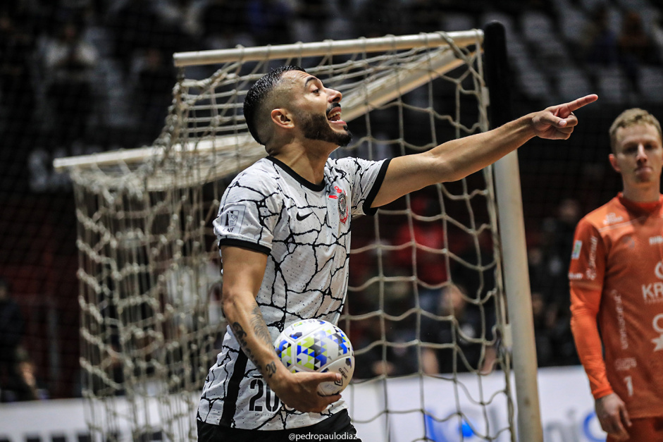 Allan durante Corinthians e Joinville pela Liga Nacional de Futsal