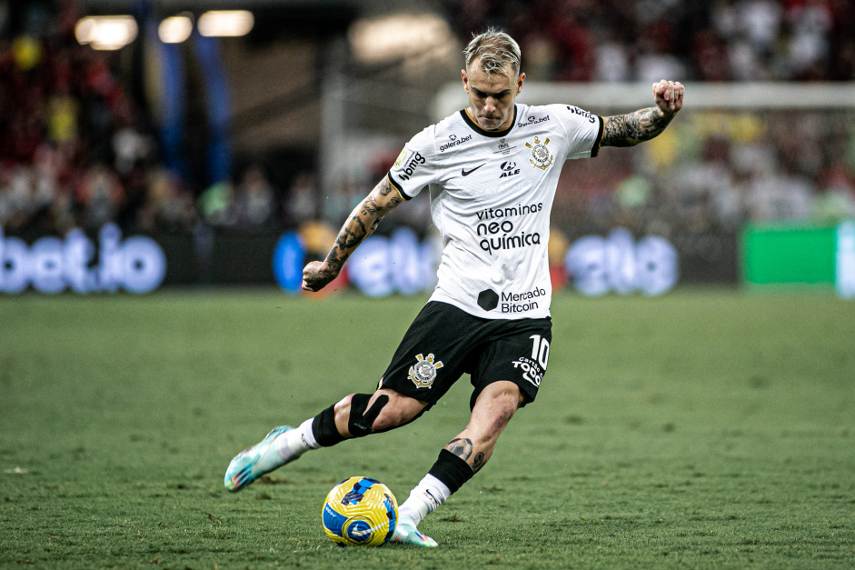 Rger Guedes em ao na final da Copa do Brasil