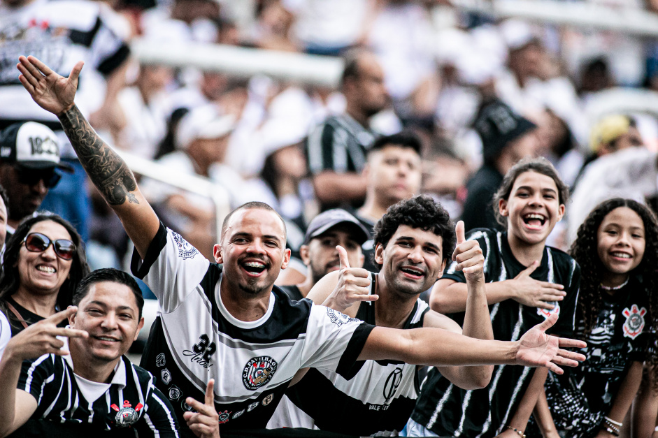 A torcida do Corinthians vai estar de volta  Neo Qumica Arena neste domingo para acompanhar o jogo contra o Botafogo-SP