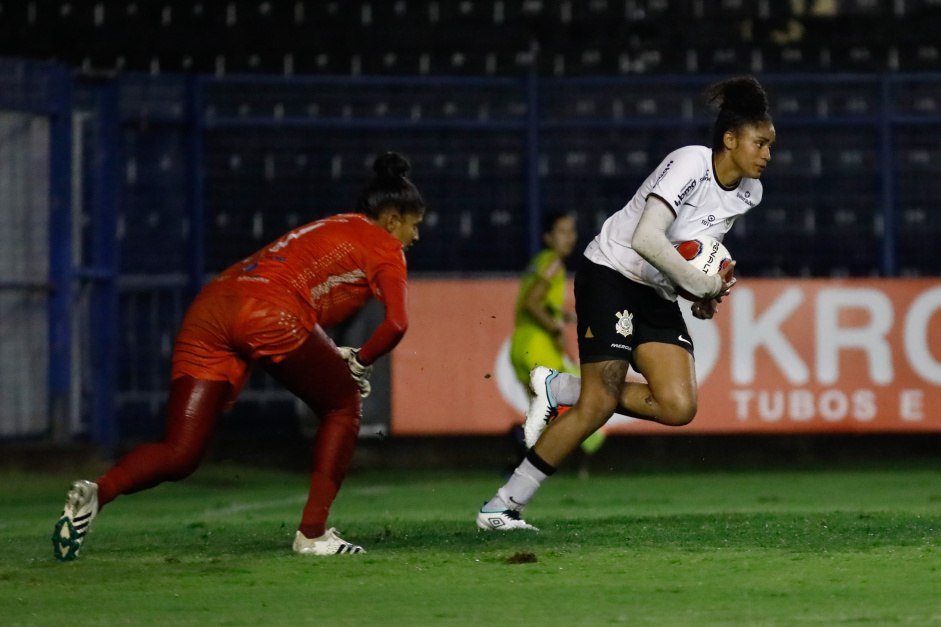 Tarciane marcou um dos gols do Corinthians Feminino na goleada contra o Taubat