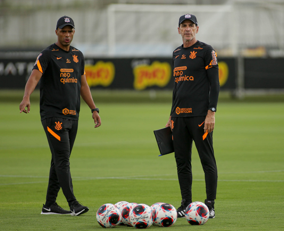 Fernando Lzaro e Luciano  Dias durante treino do Corinthians