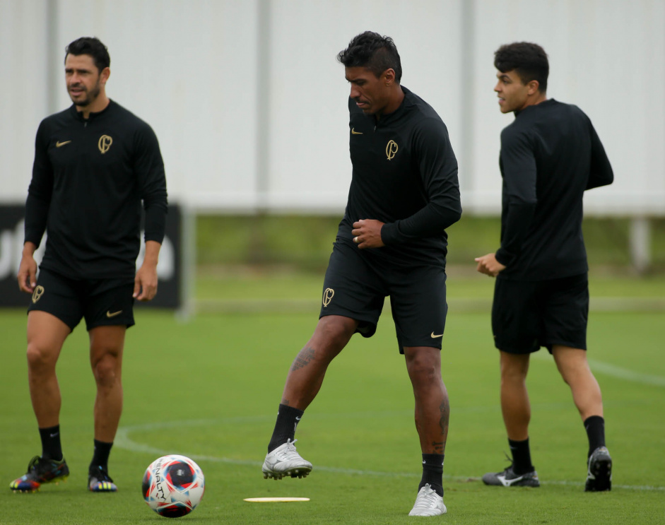 Paulinho precisar de mais tempo para se recuperar antes de retorno no Corinthians