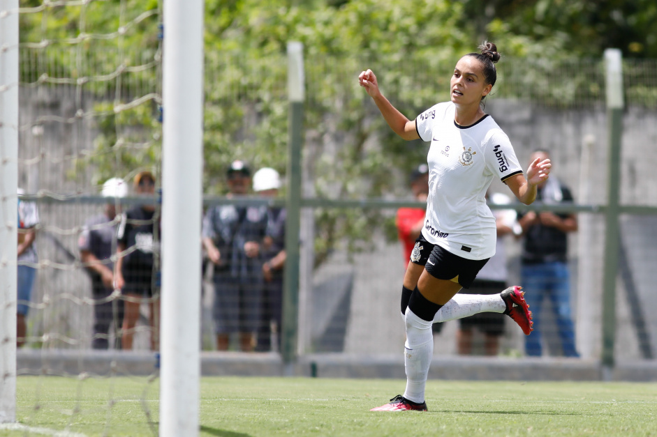 Gabi Portilho comemora o seu gol na goleada do Corinthians sobre o Cear, pelo Brasileiro Feminino