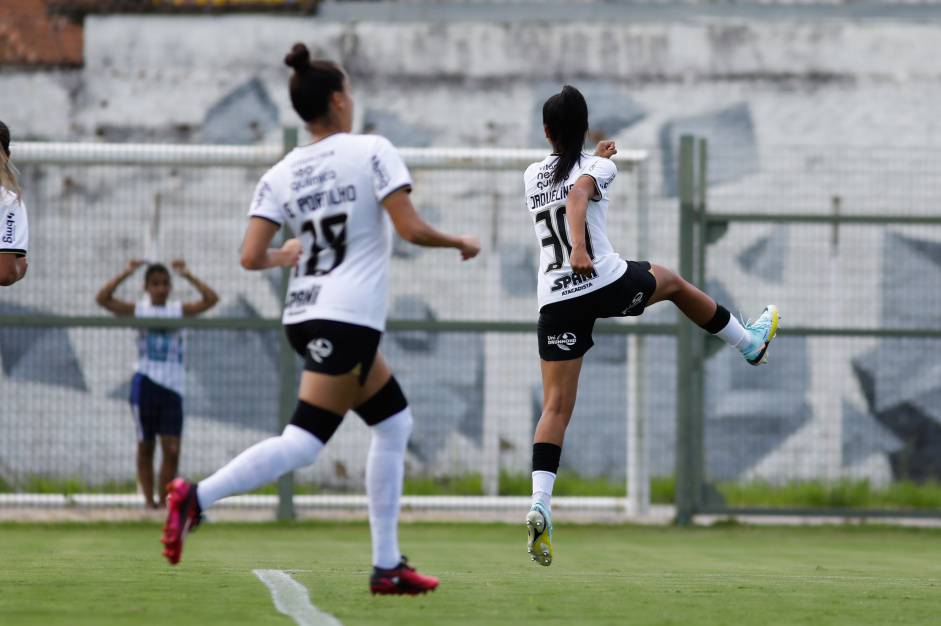 Gabi Portilho e Jaqueline na goleada do Corinthians sobre o Cear, pelo Brasileiro Feminino