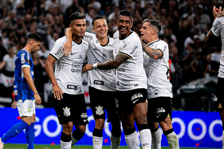 Fausto, Matheus Arajo, Paulinho e Fagner comemoram gol marcado pelo Corinthians contra o Santo Andr