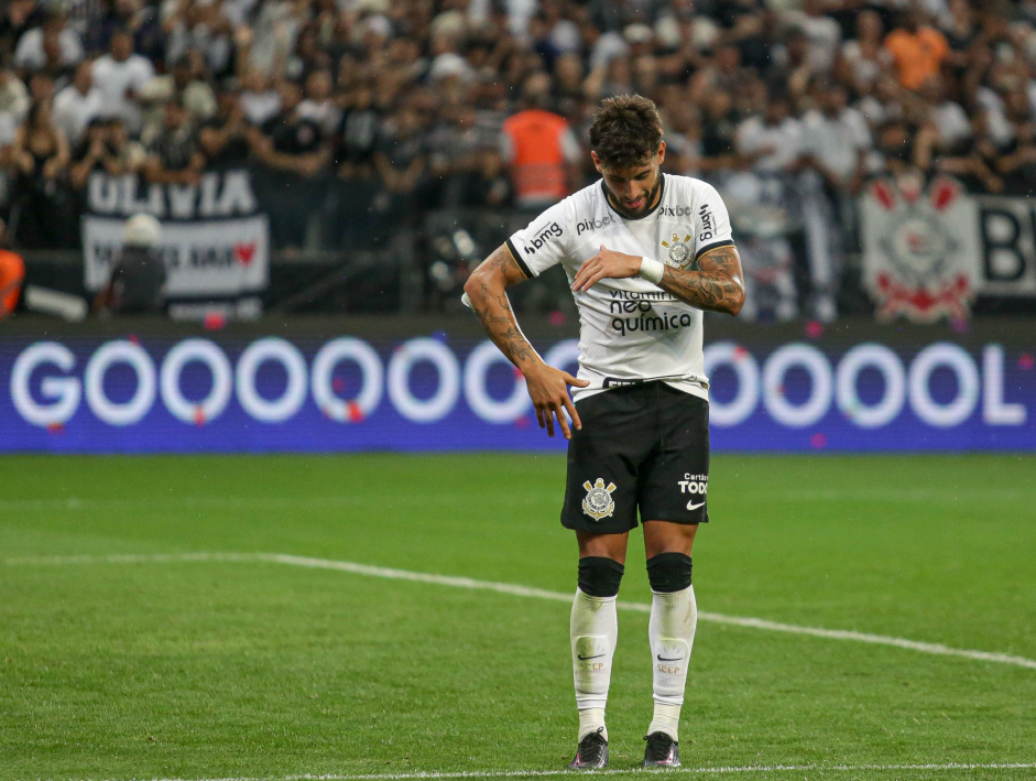 Yuri faz dana na comemorao do seu segundo gol