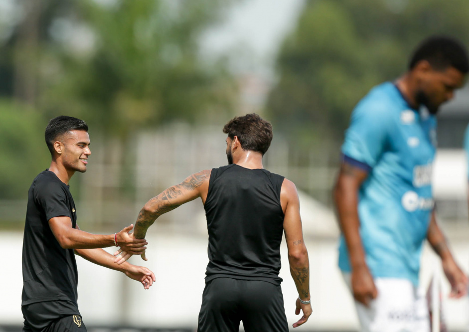Fausto Vera e Yuri Alberto durante jogo-treino entre Corinthians e Coritiba