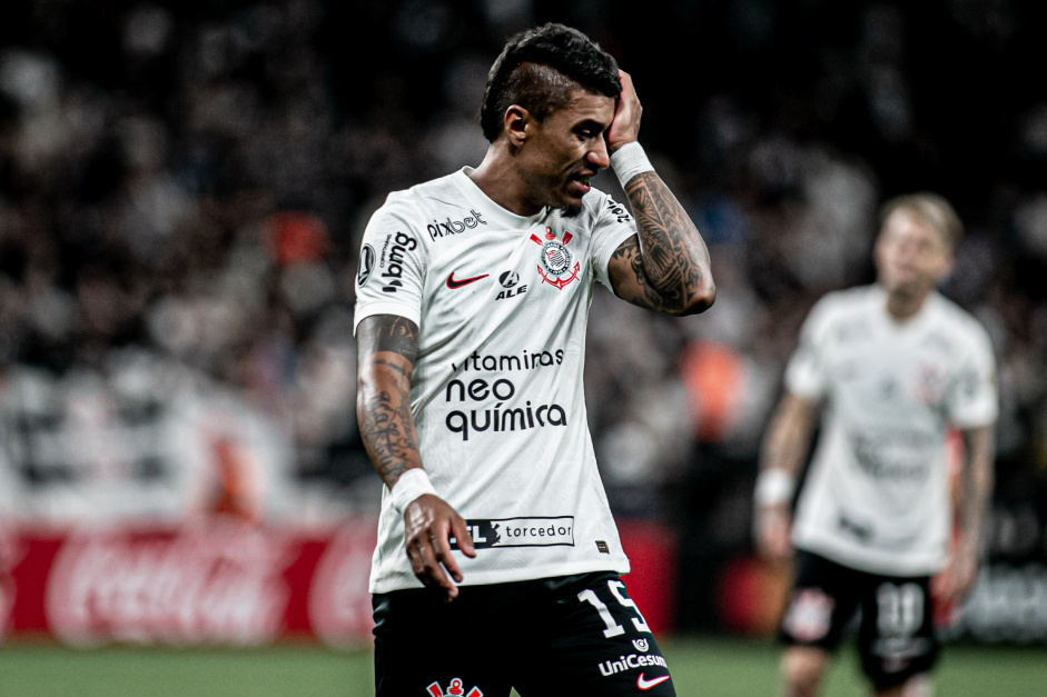 Paulinho avalia derrota do Corinthians para o Independiente Del Valle