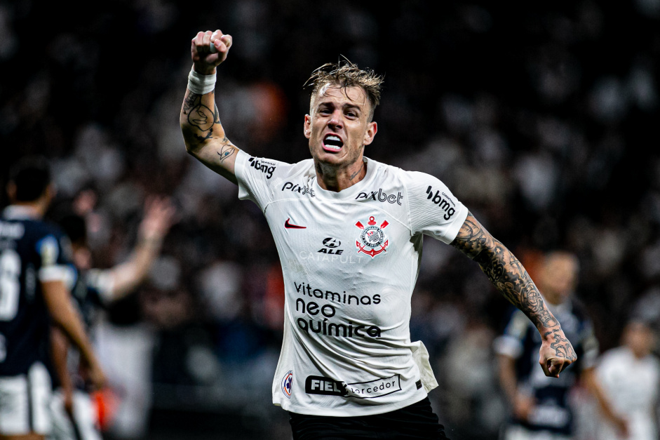 Decisivo, Rger Guedes foi eleito pela torcida o melhor jogador do Corinthians em abril