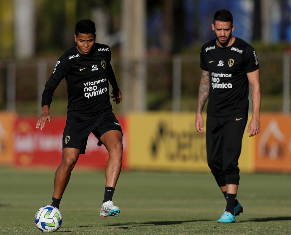 Mano afirma que Internacional triplicou 'bicho' para ganhar do Corinthians;  dirigente rival rebate