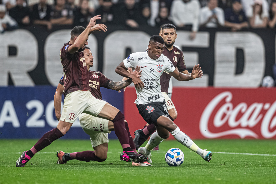 O Corinthians volta a enfrentar o Universitario, do Peru, nesta semana