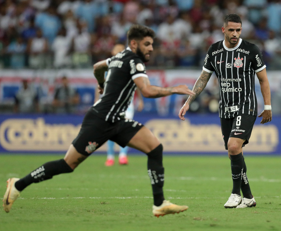 Renato Augusto e Yuri Alberto no jogo contra o Bahia na Fonte Nova, pelo Brasileiro
