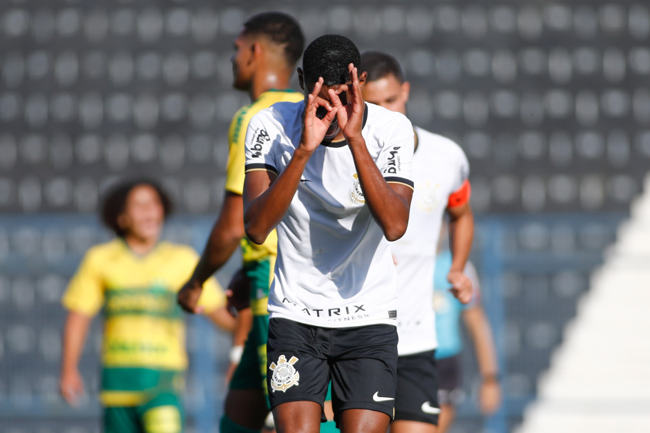 Andre faz comemorao especial contra o Cuiab pelo Brasileiro Sub-17