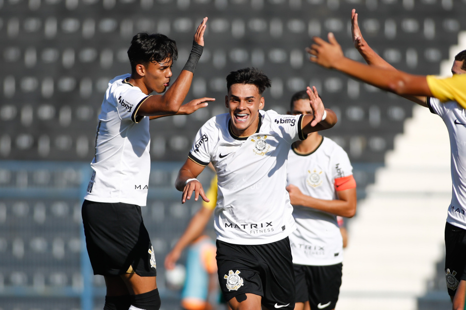 Corinthians enfrenta o Desportivo Brasil buscando a permanncia na liderana do Paulista Sub-17