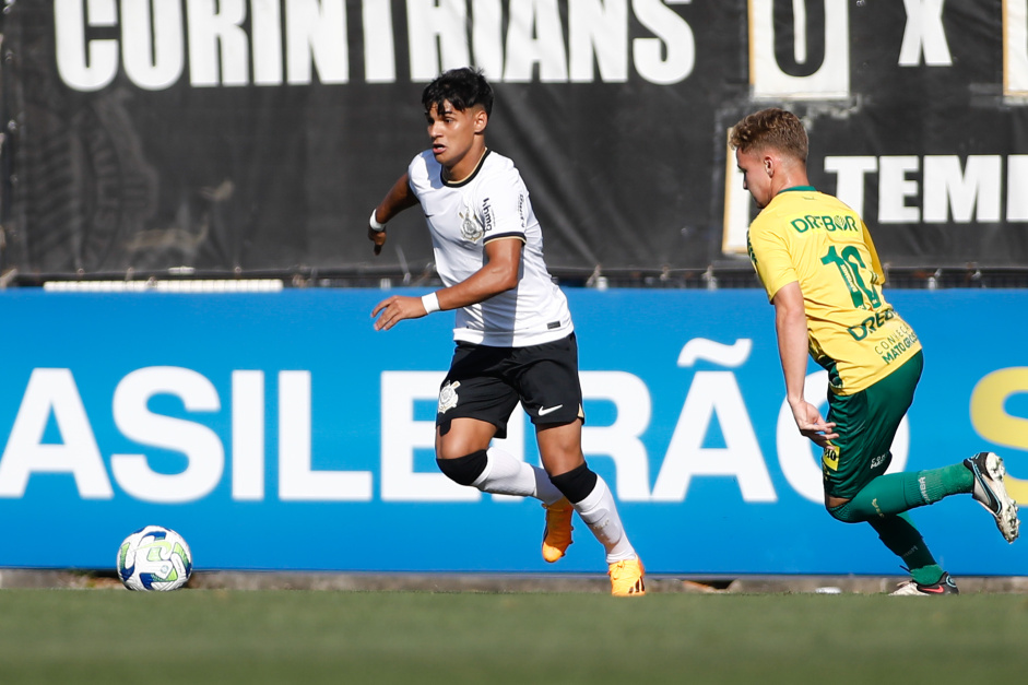 Guilherme Henrique na partida contra o Cuiab pelo Brasileiro Sub-17