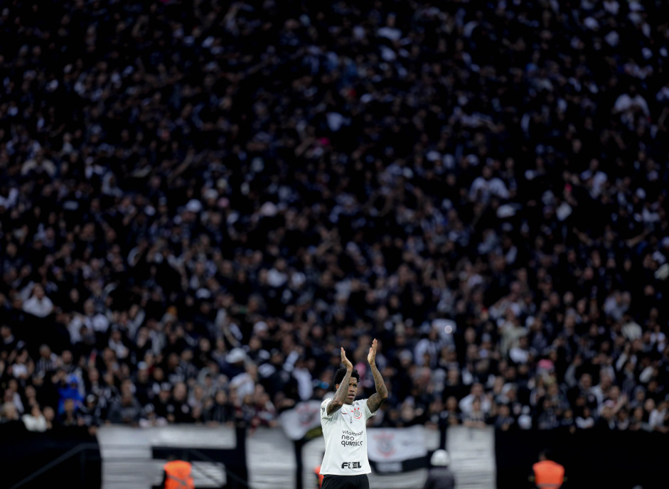 Gil durante a vitria do Corinthians