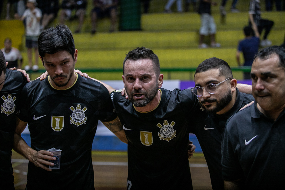 Corinthians Futsal Sub-14 garante vaga na semifinal do Campeonato