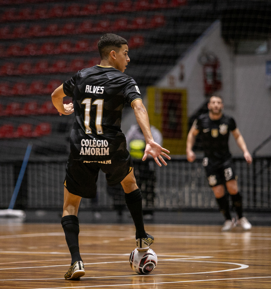 Alves de costas no jogo do Corinthians contra o Santo Andr pelo Paulista de Futsal