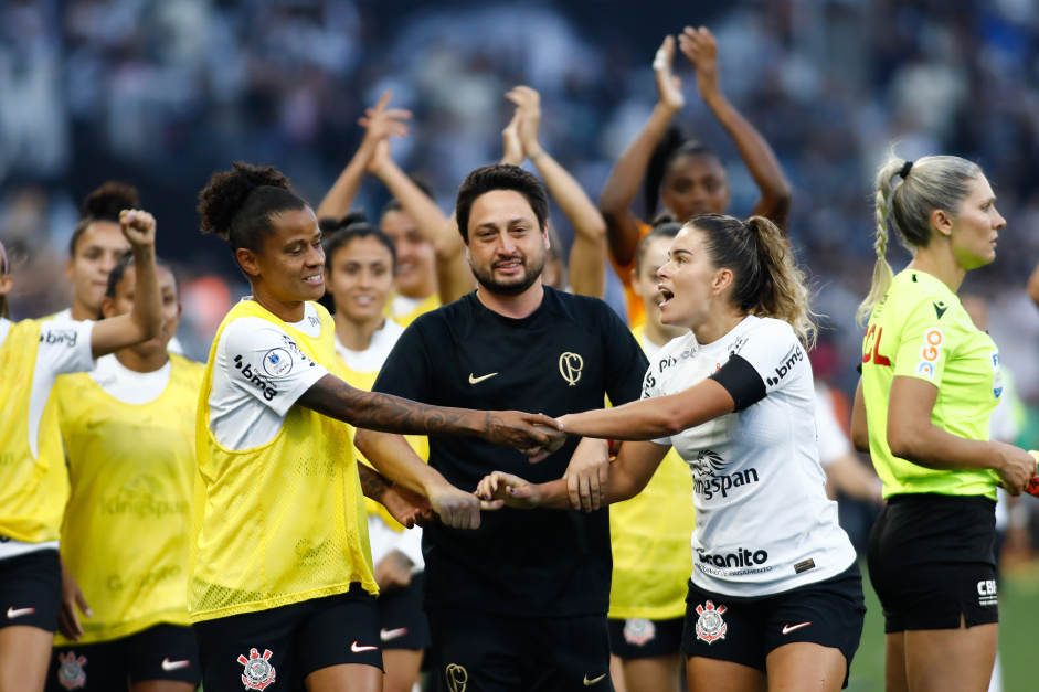 Corinthians celebra aniversário da capitã Grazi com programação especial  nas redes sociais