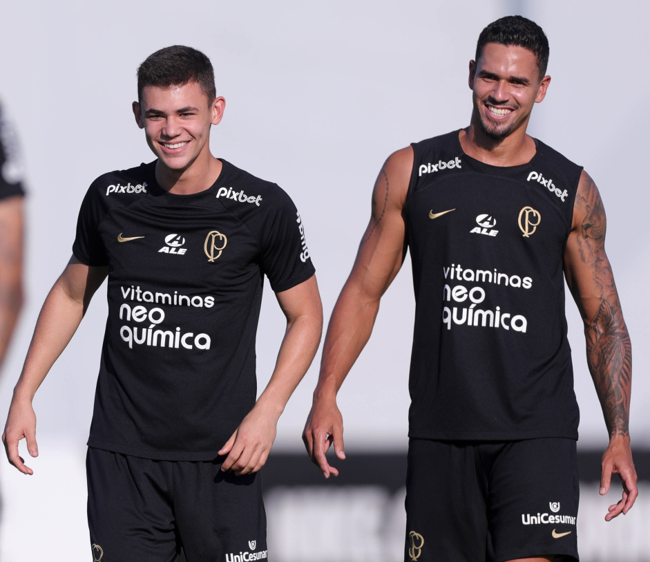Moscardo e Verssimo durante treino do Corinthians no CT Joaquim Grava