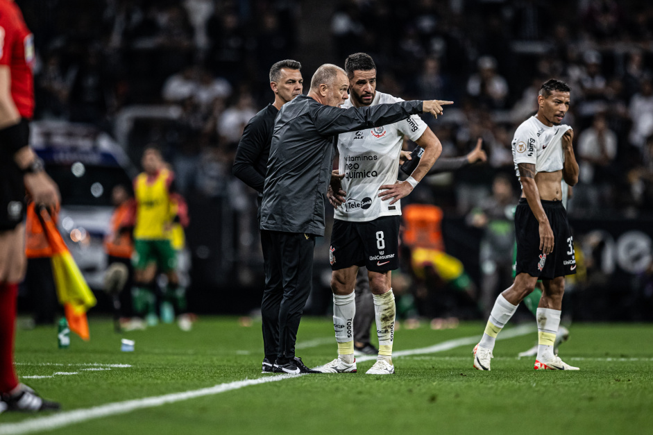 Mano Menezes diz contar com Renato Augusto e todos os outros jogadores do Corinthians nesta reta final de temporada