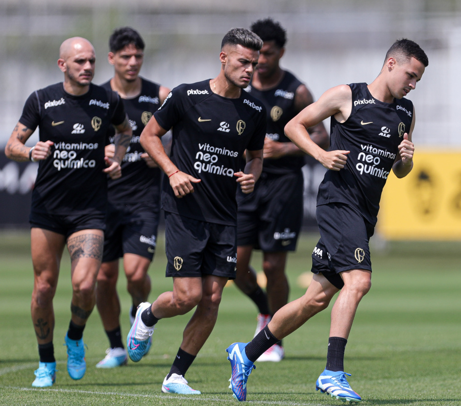 Jogadores do Corinthians durante treinamento no CT Joaquim Grava