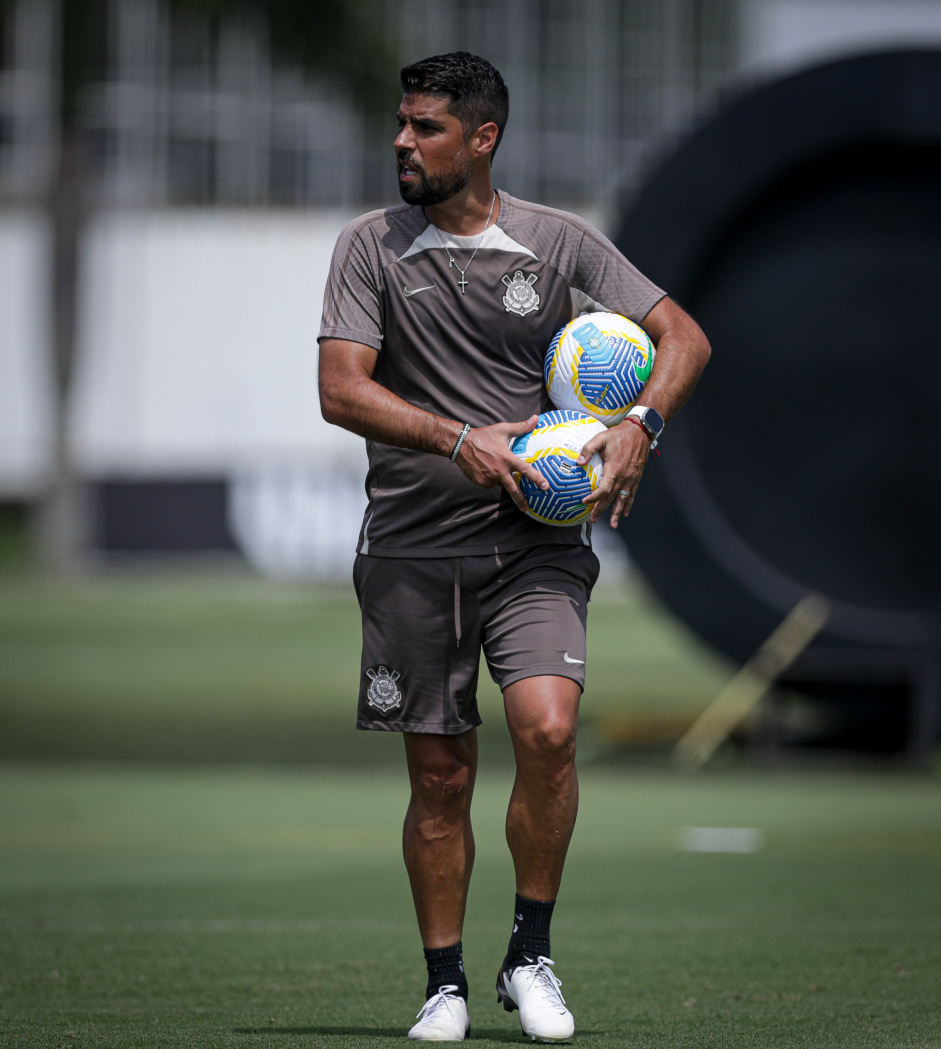 Antnio Oliveira durante treinamento do Corinthians para a partida contra o So Bernardo